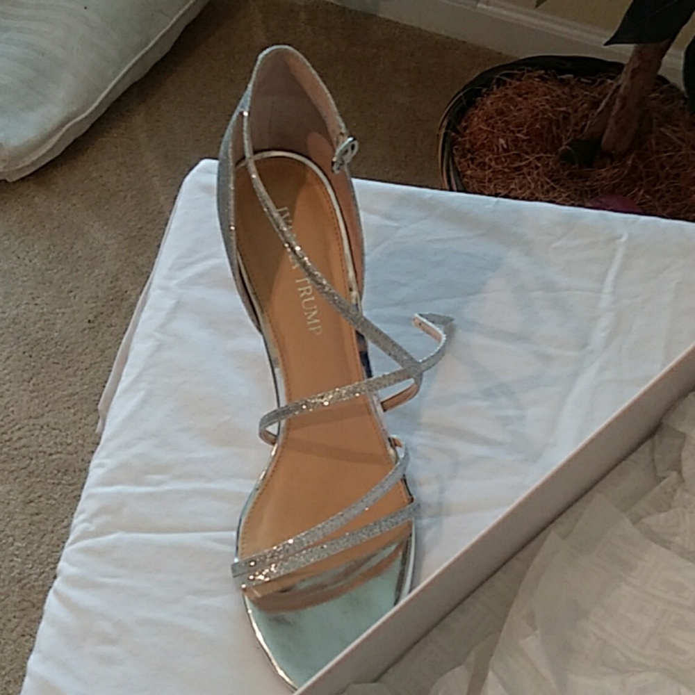 Shoes - Picture 4 of 4